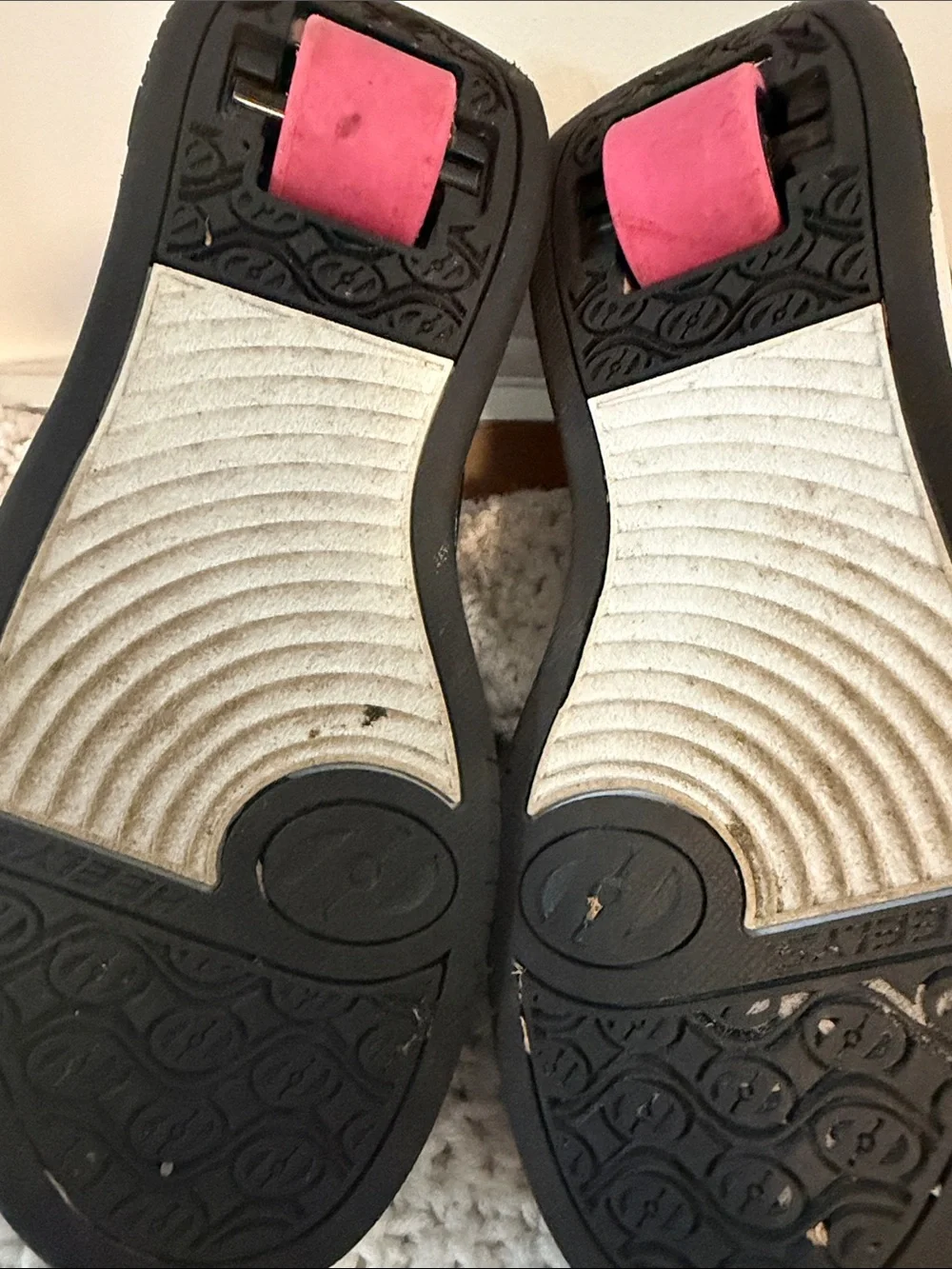 Heelys girls Black & Pink Wheel Skate Sneakers size 5